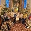 Eine beeindruckend große Zahl an Kindern führte in Klingen das Weihnachtsevangelium als Rollenspiel auf.