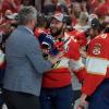 Uvis Balinskis (Mitte) von den Florida Panthers feiert nach dem Sieg im Stanley Cup-Finale im Juni dieses Jahres.