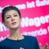 Sahra Wagenknecht wirft Söder vor, mit seinem „Auto-Plan“ den Standort Deutschland zu zerstören. 