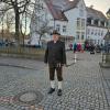 Beno Högg vom Veteranen- und Soldatenverein Wiedergeltingen gab
das Einsatzkommando für die Böllergruppen aus Wiedergeltingen
und Waal-Emmenhausen. 