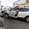 Rettungsdienst und Feuerwehr kümmerten sich um den verletzten Autofahrer nach dem Unfall nahe des Forums Allgäu.