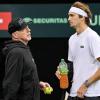 Boris Becker sieht den Druck auf Alexander Zverev steigen.