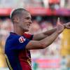 Dani Olmo wartet beim FC Barcelona weiter auf seine Spielberechtigung.