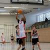 Zählt bei den Herren der TSV-Baskets bereits zu den Leistungsträgern: U18-Spieler David Enemuo (vorne).