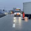 Bei einer Serie von Unfällen auf eisglatter Straße ist auf der Autobahn 3 bei Regensburg mindestens ein Mensch gestorben.