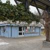 Bald wird die blaue Außenfassade des Haupthauses im Uttinger Strandbad verschwunden sein. 