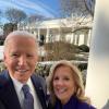 Kurz bevor sie das Weiße Haus in Washington verließen: Joe und Jill Biden machen ein Selfie.