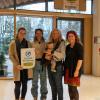 Auf dem Foto (von links): Anika Wegst, Vorsitzende Waldkindergarten Waldfüchse, 
Justina Wilhelm und Meike Bauer (Rapunzel) und Beatrix Lutzenberger, stellvertretende Leitung des Waldkindergartens Waldfüchse. 