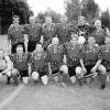 
Bayerischer Fußballmeisterschaft 2003 der Berufsschullehrer wurde das
Berufsbildungszentrum Schweinfurt mit (von links) hinten Markus Vogel,
Peter Gottwald, Harald Peppel, Bernd Halbig, Hans Mock, Winfried Hehn,
vorne Schiedsrichter Martin Bruckmaier, Rainer Other, Roland Kiesel,
Gerold Kober, Joachim Diez, Matthias Endres und Manfred Klüpfel.
