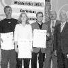 ... anderen vier meisterhafte
Gärtnerinnen und Gärtner aus dem Landkreis Kitzingen ausgezeichnet. Von
links: Staatsminister Josef Miller, Meisterpreisträger Ralf Volkamer aus
Kitzingen, Gärtnermeisterin Michaela Huhn aus Rüdenhausen und
Gärtnermeister Tobias Wolz aus Geiselwind. Nicht im Bild ist Florian Hagn aus
Segnitz.
