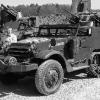 "Die Ami kumma  .  .  ." heißt es am Wochenende im Museum für Zeitgeschichte in Stammheim. Mit Original-Fahr
zeugen wie dem M16 Halftruck (vorne) und der Panzerhaubitze M7 "Priest" werden Museumsleiter Günter
Weissenseel und sein Team an beiden Tagen den Einmarsch der Amerikaner vor genau 60 Jahren in Stammheim
inszenieren.