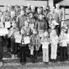 Die erfolgreichen Schwimmerinnen und Schwimmer der DLRG Ostheim-Fladungen mit den Bürgermeistern Helmut Will (hinten links), Robert Müller
(Hinten, Dritter von links) und Adolf Büttner (hinten, Dritter von rechts).