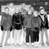 Tolle Leistungen absolvierten beim "Ritterpokal der Stadt Haßfurt" und
bei den 9. Unterfränkischen Meisterschaften im Eiskunstlauf nicht zuletzt
die Teilnehmer vom SC Bad Kissingen, die bei den
Vormittags-Wettbewerben an den Start gingen. Die Kissinger (jeweils von links, hinten) Sarina
Bidler, Angelina Bocks, Mona Münzel und Jennifer Kriegsmann sowie
(vorne) Madlen Frank, Jessica Eck, Luisa Husslein, Maria Bohlig und Karolin
Kondrat konnten am Wochenende zahlreiche Auszeichnungen mit nach
Hause nehmen.