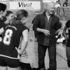 Rottendorfs Teilzeit-Trainer bei der Arbeit: Trainer Ralf Kaiser (Mitte) coacht sein Team.