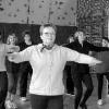 Mit temperamentvoller Musikbegleitung bringt Brigitte Krapp (vorne) die Damen in Schwung.