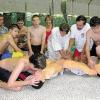 Herz-Lungen-Wiederbelebung. Die Rettungsschwimmer in spe bei der praktischen Ausbildung im Sachs-Bad. Auf unserem Bild (von links) Manuel Göbel,
Jörg und Wadim Schmidt, Bruno Bauer, Christoph Roth, Adelheid Saul, Volker Oleg, Manfred Engeland und Thorsten Riese.