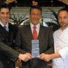 Über den Connex-Preis als bestes Vier-Sterne-Haus 2004 für das Wald- und Sporthotel Polisina freuen sich
stellvertretend für das ganze Team Direktor Valentin Fillafer (Mitte), Restaurantchef Marco Bales (links) und
Küchenchef Michael Werner.
