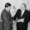 Beim Festakt anlässlich der Eröffnungsfeier gratulierte Bürgermeister
Hubert Eiring Dr. Georg Eller zum gelungenen Umbau der Aurachsmühle.