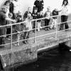 Gerhard Leibl (links) zeigte der Piratengruppe des Hafenlohrer
Kindergartens die Staustufe mit dem Kraftwerk Rothenfels.