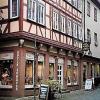 Hier ist das Stammhaus von Optik &
Hörgeräte Schäfer: am Marktplatz
in Wertheim.