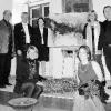 Präsentierten die Ausstellung "Augenweite" (von links): Robert Endres,
Vorsitzender des Kulturvereins Museum Oberschwappach, Bürgermeister
Werner Schneider, Henriette Dornberger (sitzend), Christine Bender, Karen
Seufert (sitzend), Isolde Folger und Thomas Seufert.