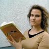 Karina Traub möchte einen Stammtisch für Zöliakie/Sprue-Patienten gründen. Das gelbe Buch ist die "Bibel" der
von dieser Getreideunverträglichkeit Betroffenen, die "Aufstellung glutenfreier Lebensmittel", herausgegeben
von der Deutschen Zöliakiegesellschaft. Karina Traub hat sie beim Einkaufen immer dabei.