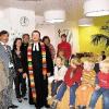 Leuchtende Augen über die gelungene Kindergarten-Sanierung und das tolle Engagement der Eltern. Auch Bürgermeister Otto Wirth (von links)
gratulierte Architekt Christian Teichmann, Dagmar Kohlmeyer (evang. Gesamtkirchenverwaltung), Architekt Andreas Schlichting, Pfarrer Christian von
Rotenhan, Roswitha Krischker und Ulrike Aumüller (Kindergartenleitung).