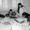 Bei der Schülerhilfe ist Konzentration angesagt. Geduldig erklärt Lehrerin Gisela Phillips schwierige
Mathe-Aufgaben und englische Vokabeln.