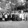 Gruppenbild nach dem Wiedersehen: Die Kofirmanden aus den Jahren 1930 bis 1945 trafen sich in Holzhausen
zu einem gemeinsamen Gottesdienst mit Pfarrer Markus Vaupel.