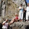Zum Mondscheinpicknick am Kiliansstein laden die Frickenhäuser
Weinfrauen am kommenden Freitag ein (von links): Rita Bauswein, Johanna
Freudinger, Helga Reinhard und Elli Hufnagel.