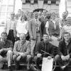 Zwei Jahre Ausbildung liegen hinter den 24 Forsttechnikern. Mit ihnen freuen sich Schulleiter Robert Staufer (vorne, Zweiter von links) und sein
Stellvertreter Klaus Stögbauer (zweite Reihe, Mitte).