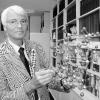 Silicium in jeder Form - hier die chemische Grundstruktur von Bergkristall - ist die große Leidenschaft des
Würzburger Chemikers Professor Dr. Reinhold Tacke.