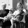 Auf Polnisch begrüßen wollen (von links) Simone Eckenroth und ihre Kinder Paul und Leona mit Kater Oskar am
heutigen Donnerstag ihre Weltjugendtags-Gäste.