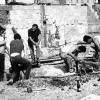 Arbeit in den 70ern: Vor 30 Jahren wurde die Rechtenbacher Turnhalle neben dem Rathaus in etwa 5000 Arbeitsstunden von vielen freiwilligen Helfern
errichtet.