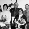 Für 25 Jahre Mitgliedschaft im Obst- und Gartenbauverein
Gaubüttelbrunn geehrt wurden Marita Müller (Zweite von links), Leo Fuchs sowie
Vorsitzender Klaus Lurz (Zweiter von rechts). Stefan Baumann (rechts) und
Inge Kehrer (Drittevon rechts) sind seit 15 Jahren Mitglied. Ganz links die
stellvertretende Vorsitzende Ulrike Ernst-Schwertberger.