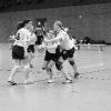 Münnerstädter Mädchen feiern Heimsieg

Münnerstadt (-ner) Mit 17:14 behielt die
Handball-A-Jugend des TSV Münnerstadt
(Bezirksoberliga) im Heimspiel gegen den FC Bad
Brückenau die Oberhand. Hier versucht sich die
Münnerstädterin Sarah Koch (Mitte) gegen die
Bad Brückenauer Gegenspielerinnen Lisa
Reinmann (links/Nummer 6) und Katharina Karl
durchzusetzen.