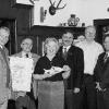 Bezirkstagspräsident Albrecht Graf von Ingelheim, Reinhard Nolda
(Forellenzucht Hochspessart), Marianne Geis (Wirtin "Im Hochspessart"), Dr.
Peter Wondrak (Vorsitzender des Verbandes für Teichwirtschaft), Wirt Willi
Geis, Gerd Aulenbach (Bürgermeister von Rothenbuch).