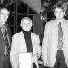 Maschinenring-Geschäftsführer Tino Scheithauer (links) gratuliert dem neuen Ehrenvorsitzenden Walter Pfeuffer
(Mitte). Mit im Bild der stellvertretenden MR-Vorsitzende Alexander Krauser.
