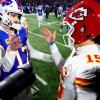 Josh Allen (l.) gratuliert Patrick Mahomes nach dem Playoff-Aus im Vorjahr.