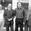 Verabschiedung im Trennfelder Werk von Koenig & Bauer (von links):
Heinrich Voth (elf Jahre bei KBA als Staplerfahrer), Emil Müller (20 Jahre
bei KBA als Metallarbeiter), Stefan Heßler (Bereichsleiter Montage
Würzburg/Trennfeld), Karl Schmidt (Betriebsratsvorsitzender), Walter Mauter
(51 Jahre bei KBA, zuletzt als Leiter der Innenmontage), Volker Schiele
(Personalleiter).