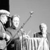 Kleine "Oscars" verteilte Vivi Bach an die Schauspieler. Ihr assistiert
Regisseur und Drehbuchautor Frank Weber. Hinten Dietmar Schönherr.
