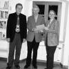 Der Tonkünstlerverband Main-Rhön hat Karl Haus zum Ehrenmitglied
ernannt. Unser Bild zeigt ihn zwischen Lorenz Schmidt (stellvertretender
Vorsitzender) und der Vorsitzenden Elke Tober-Vogt.