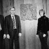 Firmenchef Johannes la Cour (von links), die Kinder des Firmengründers, Wolfgang Milewski und seine Schwester
Sonja Fensel, sowie Zeils Bürgermeister Christoph Winkler vor der Gedenktafel der allmilmö-Firmengründer Heinz
und Gerda Milewski.