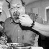 "Essen und trinken Sie nichts, was Ihnen nicht bekommt und sei es noch
so gesund", rät Udo Pollmer bei einer Bratwurstpfanne.