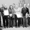 Langjährige Mitarbeiter ehrte die Wiesentheider Firma Möhringer bei der Weihnachtsfeier (von links): Seniorchef
Fritz Möhringer, Georg Scheubel, Adolf Flurschütz, Friedrich Pfannes, Daniela Brennfleck, Manfred Eberhardt,
Helmut Kaul, Paul Sturm, Paul Vogel und Hans Sattler; rechts im Bild Dr. Stefan Möhringer.