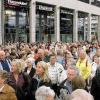 21 Busse spuckten ihre Schweinfurter Fracht vor der City-Galerie in Augsburg aus.