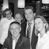 Nach getanem Werk: Fröhliche Gesichter beim Herbstessen im Restaurant
Lumen: (hinten, von links) Joachim Kaiser (Nördlingen), Louis Schweitzer
(Regensburg), Lumen-Wirt Peter Schwab, (vorne) Aldo Paradiso und
Christiane Feder.