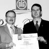 Erwin Knab (links), Inhaber der gleichnamigen Metzgerei in Gerchsheim,
erhielt auf der anuga aus den Händen von DLG-Hauptgeschäftsführer Dr.
Reinhard Grandke den "Preis der Besten".