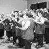 Günther Schwab dirigiert den Gemischten Chor sowie den Männerchor aus Oberndorf. Am Samstag hatte der Gesangverein "Spessartlust" zum
traditionellen Liederabend geladen. Im kommenden Jahr wird der 80. Geburtstag gefeiert.