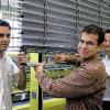 Matthias Müller (Mitte, mit seinen Ausbildern Heiko Thiemig, links, und
Tobias Harth) hat bei der Firma Warema Rollladen- und Jalousiebauer
gelernt. Er wurde Landessieger des Handwerks.